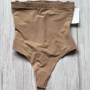 SuperPower Thong
HONEYLOVE